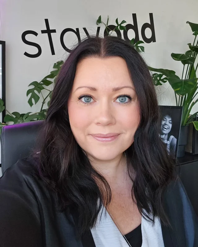 Att skapa en ny webbplats är en investering, och hos oss får du inte bara en snygg och fungerande sajt. Det kan många göra. Vi går betydligt längre än så. När du tar hjälp av oss för att skapa en webbplats får du:⁠
⁠
✨ Rådgivning som gör skillnad – Vi hjälper dig att lägga fokus på rätt saker och tar fram en lösning som passar just er verksamhet. Du får stöd för att fatta rätt beslut om innehållet och vad som verkligen behövs. Många gånger blir det i kombination med affärsrådgivning för att kunna hjälpa er att svara på hur verksamheten ska lyftas på bästa sätt. Hur ska det ni gör paketeras och presenteras? Ofta märker vi att det behövs stöd här.⁠
⁠
✨ Varumärkets linje följs – Vår kunskap sträcker sig utanför webben vilket gör att vi kan se den större bilden av vad som behövs och hur vi håller ihop design, budskap och tonalitet i alla kanaler. Vi ser till att det som kommuniceras känns igen, oavsett om det handlar om webb, sociala medier eller marknadsmaterial.⁠
⁠
✨ Best practice på riktigt – Vi bygger inte bara snyggt utan också smart. Hållbara lösningar som är rätt från början, så du slipper tänka om efter ett år.⁠
⁠
✨ De rätta frågorna – Vi är genuint nyfikna och vill förstå din verksamhet på djupet. Därför ställer vi de där frågorna som leder fram till en webb som verkligen gör jobbet.⁠
⁠
Webbplatsen är navet i er digitala kommunikation - se till så den strategiskt och praktiskt fungerar både idag och imorgon 🚀 ⁠

👉🏻 Är du nyfiken på hur vi kan hjälpa er? Hör av dig till mig, Nina, på nina@odd.se eller skicka ett DM här.
⁠
................................⁠
#stayodd #marknadsföring #digitalmarknadsföring #varumärke #kommunikation #webbplats #hemsida #webbsida #företag
