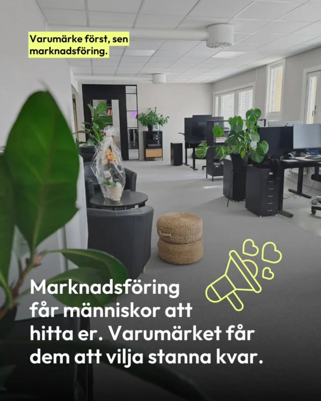 Vill du att fler ska hitta till er och köpa det ni erbjuder? Se då till att sätta grunden först, innan ni börjar marknadsföra er. Med grunden menar vi varumärket, dvs hur ni upplevs och hur ni ser ut. ⁠
⁠
Det är den här grunden som skapar igenkänning och bygger förtroende. Och det är precis där vi på Odd kommer in.⁠
⁠
Vi hjälper företag att hitta sitt uttryck och sätta sin grafiska profil. Vi ser sen till att det håller ihop i alla kanaler – från webbplats till sociala medier, presentationer och trycksaker. När allt hänger ihop ser det inte bara snyggt och enhetligt ut utan det känns också genomtänkt. Det är då marknadsföringen kommer in i bilden. När grunden är på plats är det dags att marknadsföra så fler hittar er.⁠
⁠
📣 Marknadsföring får människor att hitta till er.⁠
🖤 Varumärket får dem att vilja stanna kvar.⁠

Är du intresserad av att få hjälp med att sätta er grund i höst? Hör av dig till nina@odd.se.