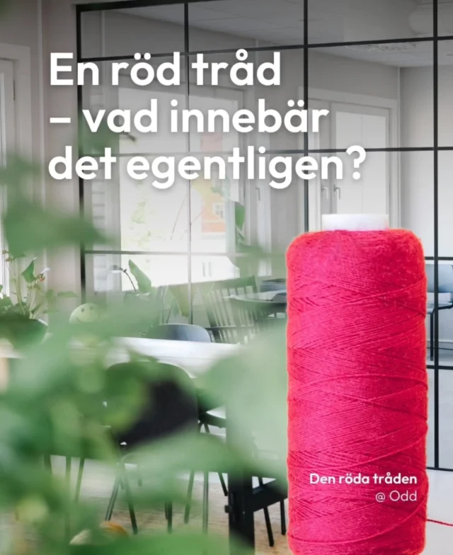 "Vi behöver en röd tråd i kommunikationen." ⁠
Visst har du hört det uttrycket? Men vad innebär det egentligen?⁠
⁠
Det handlar inte om att allt ska se exakt likadant ut. En PowerPoint ska inte vara en kopia av webbplatsen. Ett Instagraminlägg ska inte se ut som broschyren. ⁠
⁠
Det viktiga är att mottagaren känner igen företaget både i vad de ser och i hur det känns, oavsett var de möter er.⁠
⁠
Här är några frågor ni kan ställa er själva:⁠

🧵 Känns vi igen även utan logga?⁠

🧵 Låter vi likadant i alla kanaler?⁠

🧵 Är budskapet i grunden detsamma oavsett kanal?⁠

🧵 Är vi konsekventa med färger, typsnitt och bildmanér?⁠

🧵 Har vi rutiner för att hålla ihop helheten?⁠
⁠
En röd tråd gör kommunikationen enklare, tydligare och mer förtroendeingivande både för er internt och publiken.⁠
⁠
Har ni en röd tråd genom allt idag?⁠

-----------
I vår kostnadsfria workshop "Skapa helhet i företagets kommunikation" får du kartlägga hur ert varumärke ser ut idag och se om helheten ger den känsla ni vill förmedla. Nina berättar också om "Vägen till ett starkt, enhetligt och förtroendeingivande varumärke". Läs mer och anmäl dig på odd.se/workshop