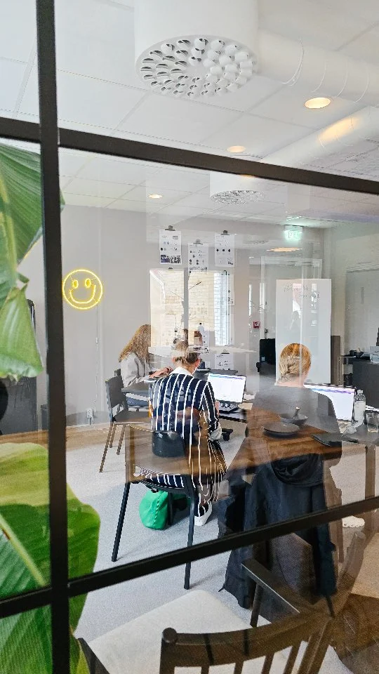 En härlig start på fredagen med utbildning i Canva. En kreativ morgon där deltagarna fick lära sig grunderna i programmet och även hur man tar fram en bra layout. 

19 september kör vi igen, då med fokus på att sätta upp det egna varumärket, animera och göra en företagspresentation 🙌🏻

Två platser kvar om du är intresserad 🙂 Skicka ett DM isåfall.

#canvautbildning #växjö #kommunikationsbyrå #marknadsföring #grafiskdesign